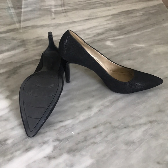 Size 9 shiny black pumps - Picture 3 of 4